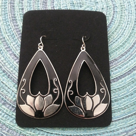 Black Floral Earrings - Picture 1 of 2